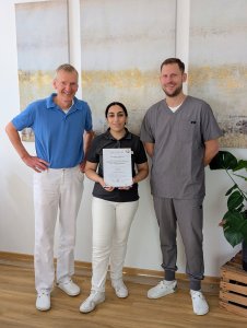 Gülnaz Agackiran mit Axel Witte und Dr. Kristof Austein